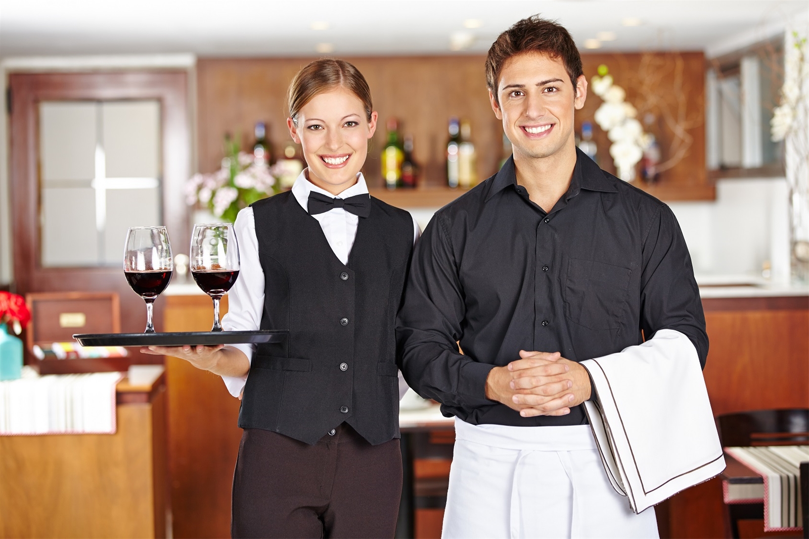 Ghi điểm trong lòng khách với quy trình phục vụ nhà hàng chuyên nghiệp
